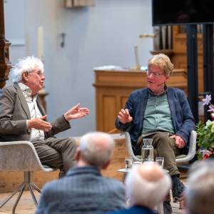 Journalist Geart de Vries in gesprek met Geert Mak over zijn boek Wisselwachter